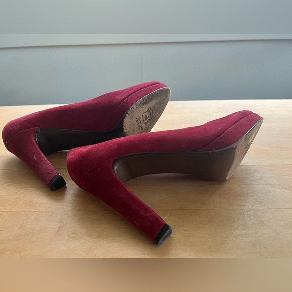 Stuart Weitzman Red Suede Pumps - Picture 4 of 6